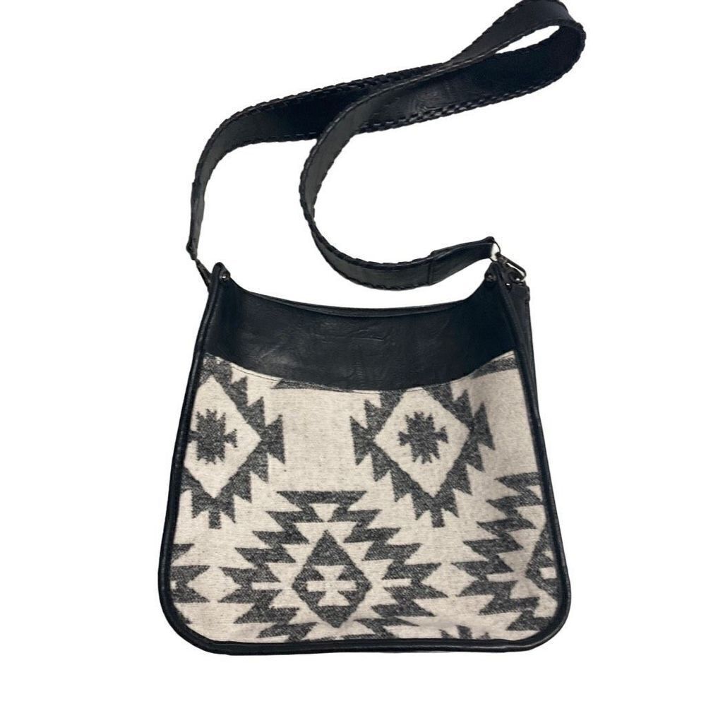 JEN & CO. Women’s Chloe Aztec Crossbody Black‎ & Cream 11X3.5X12 Fiesta